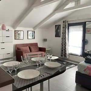 trendy-studios-tassin.hotels-rhonealpes.com/